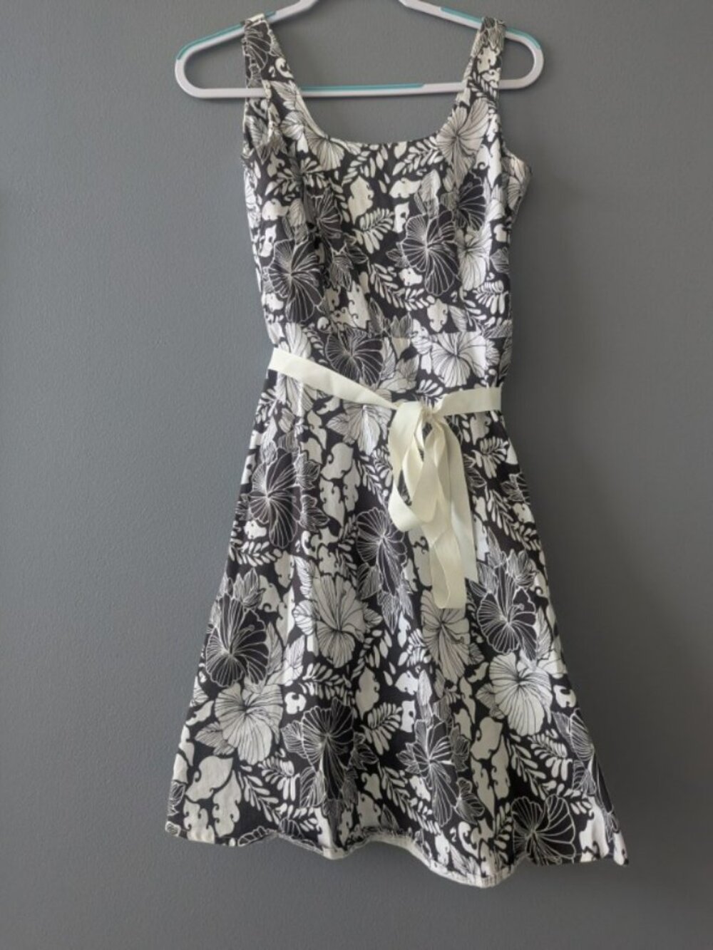 Breakin Loose Floral Fit & Flare Dress Size 3/4 Black White Sleeveless Dress